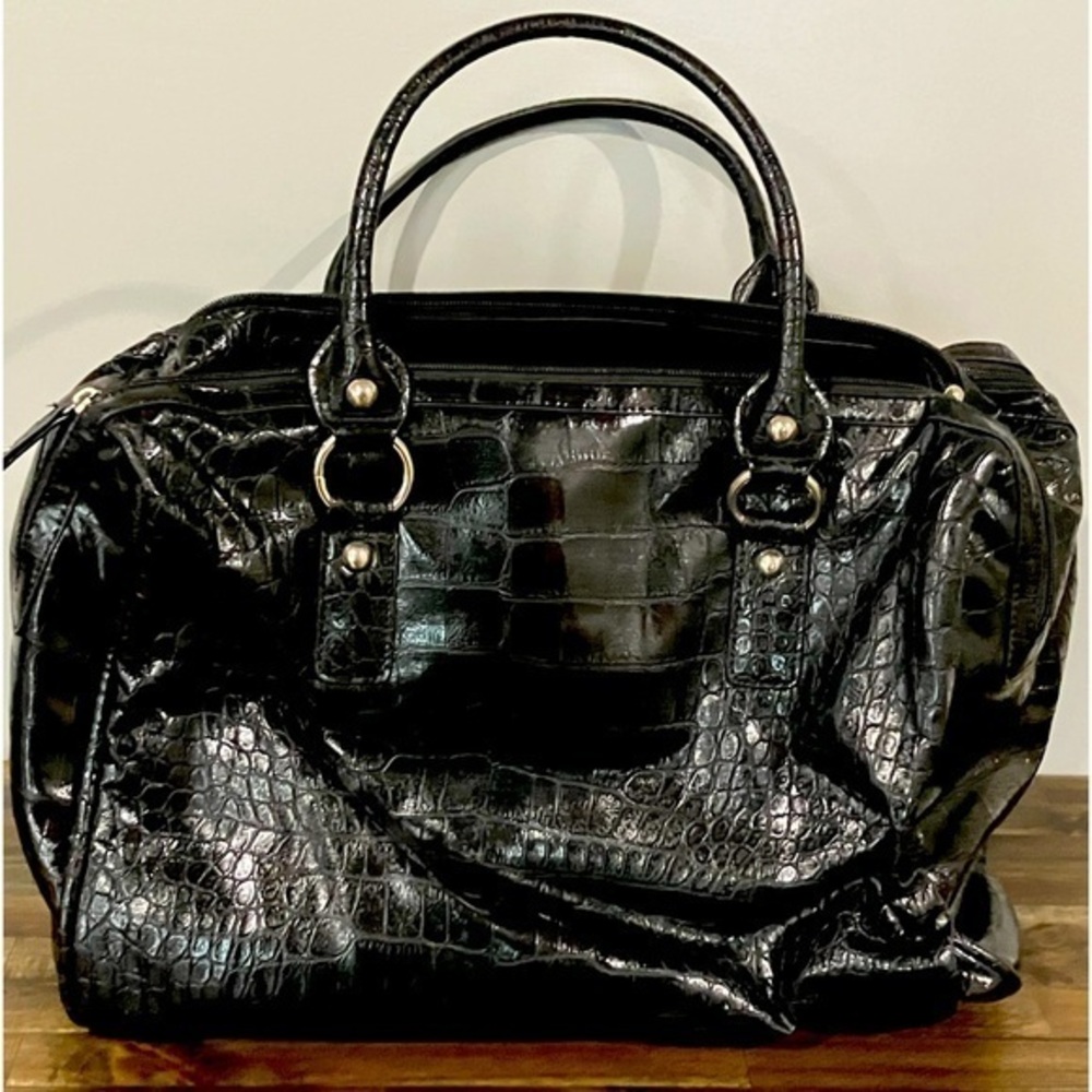 Women’s satchel with pull out bag.